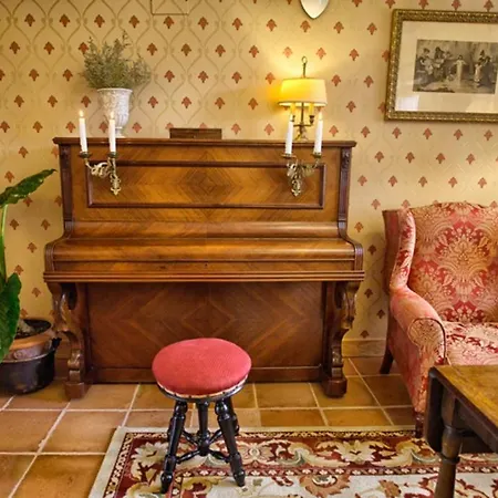 Hotel Colonial De Santillana 3*