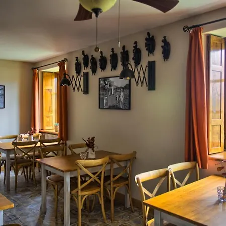 Colonial De Santillana