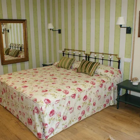 Colonial De Santillana