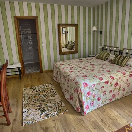 Colonial De Santillana