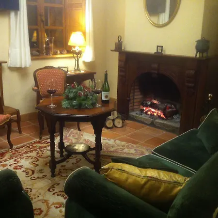 Colonial De Santillana