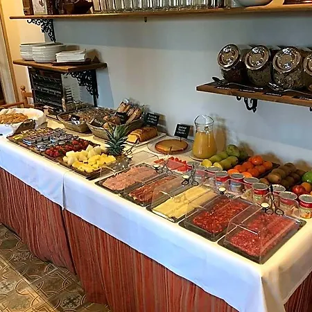 Hotel Colonial De Santillana 3*