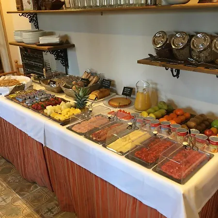 Hotel Colonial De Santillana 3*