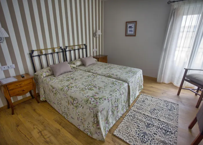 Hotel Colonial De Santillana 3*