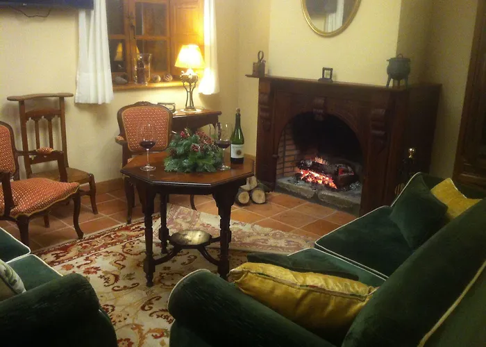 Colonial De Santillana