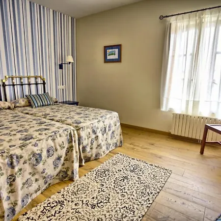 Colonial De Santillana 3* סנטילנה דל מר