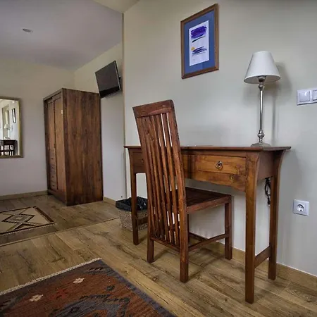 Colonial De Santillana