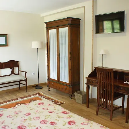 Colonial De Santillana מלון 3*