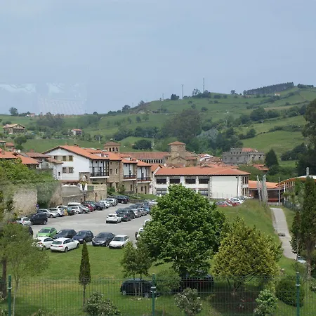 Colonial De Santillana מלון