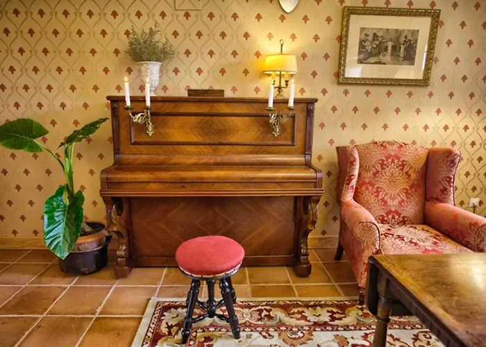 Hotel Colonial De Santillana 3*