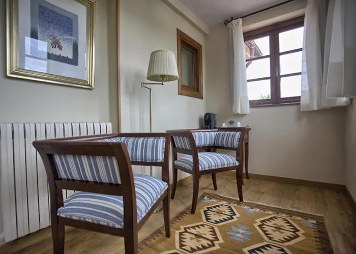 Colonial De Santillana