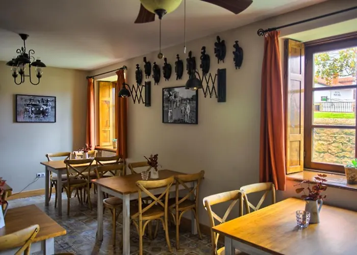 Colonial De Santillana