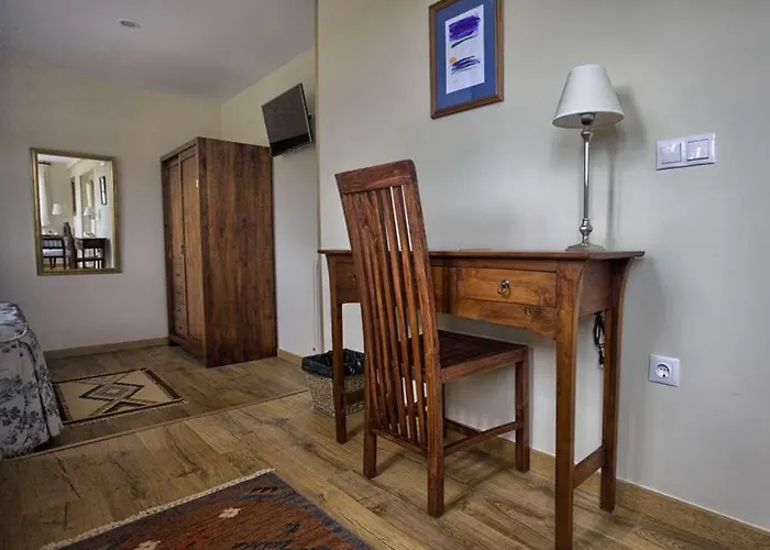 Colonial De Santillana