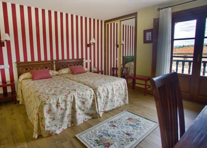 Colonial De Santillana Hotel